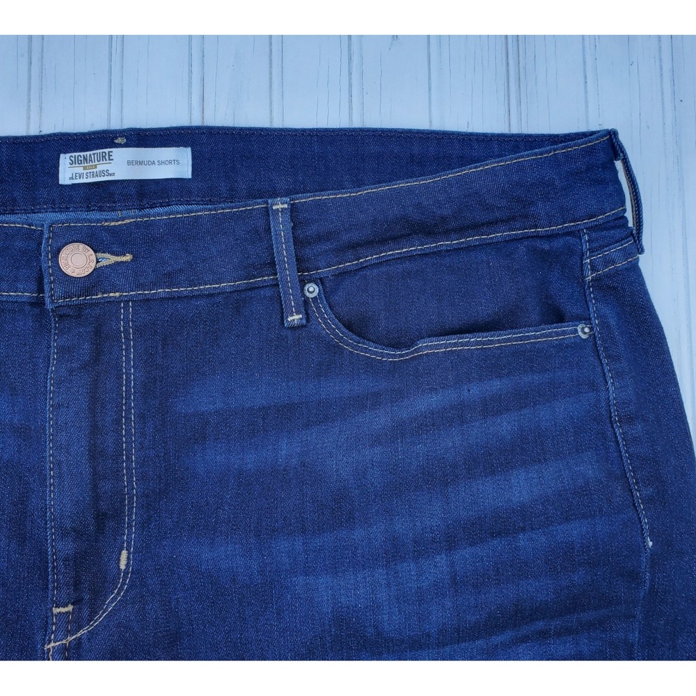 Signature by Levi Strauss Women Blue Bermuda Shorts Cuffed Denim Size 20